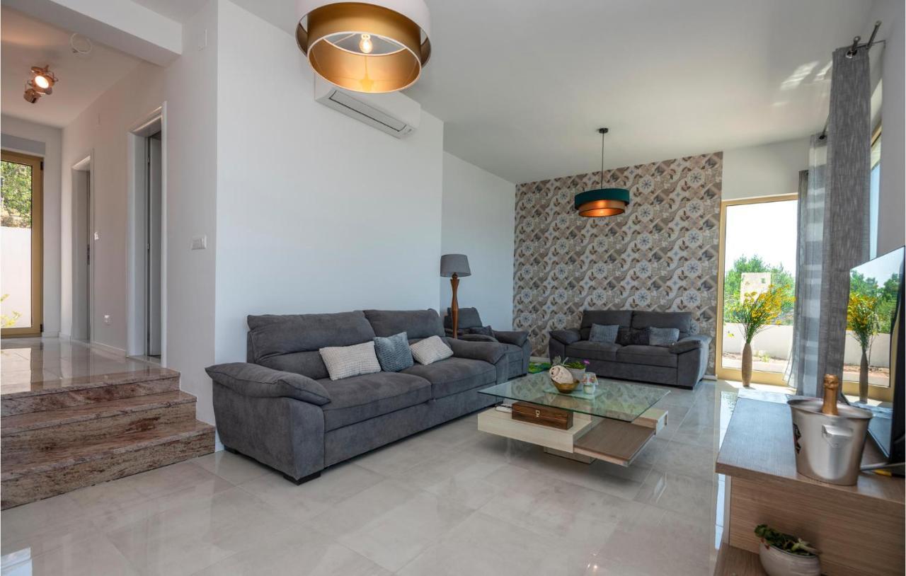 Holiday Home Villetta Belveder Baska Voda Ngoại thất bức ảnh